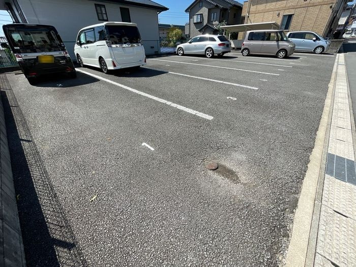 ローズコートＳの駐車場