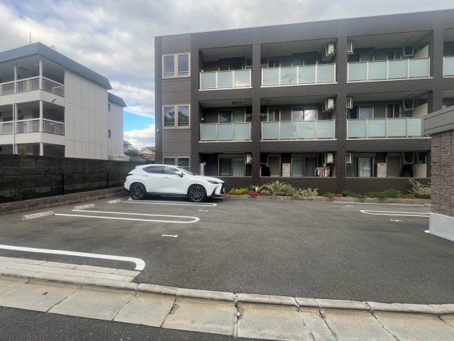 Chaleur　（シャルール）の駐車場