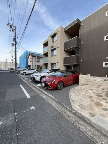 リュトモス西旭の駐車場