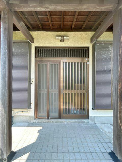 富士市鮫島の中古一戸建|外玄関