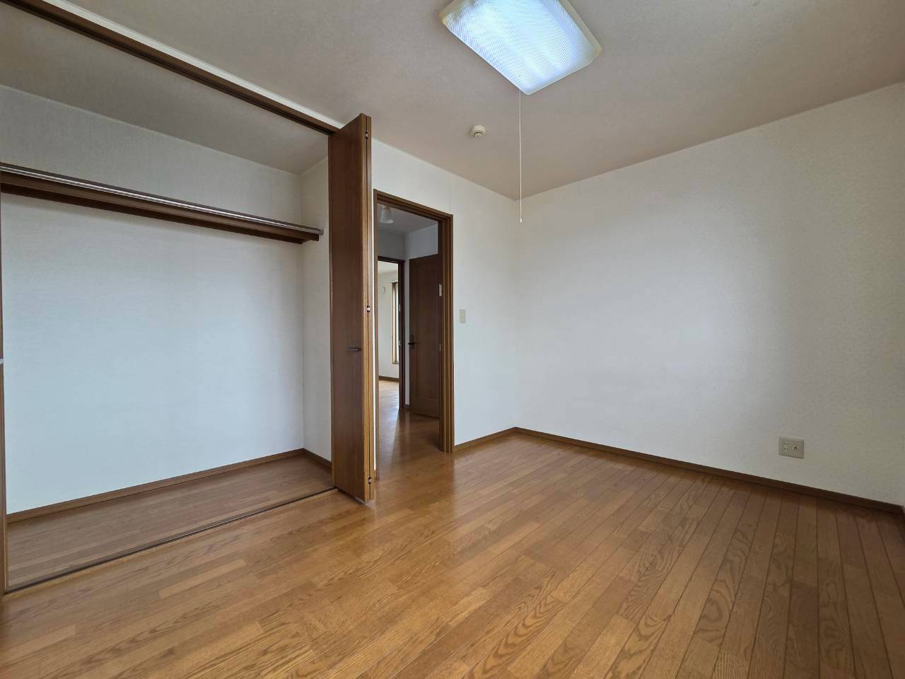 昭和南4丁目　5SLDK　中古住宅の洋室