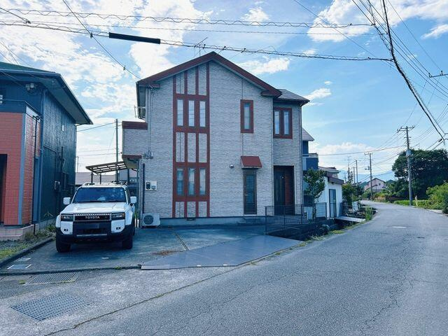 富士市宮島の中古一戸建|前面道路含む外観写真