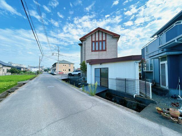 富士市宮島の中古一戸建|前面道路含む外観写真別角度