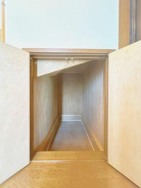 富士市宮島の中古一戸建|１階階段下収納