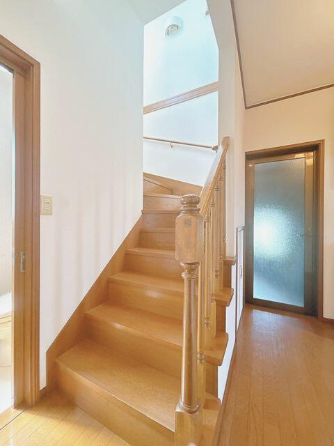 富士市宮島の中古一戸建|階段