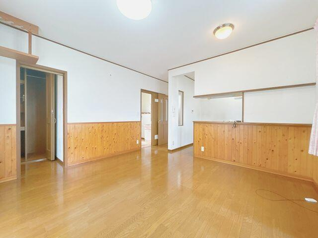 富士市宮島の中古一戸建|１階約１４帖ＬＤＫ別角度