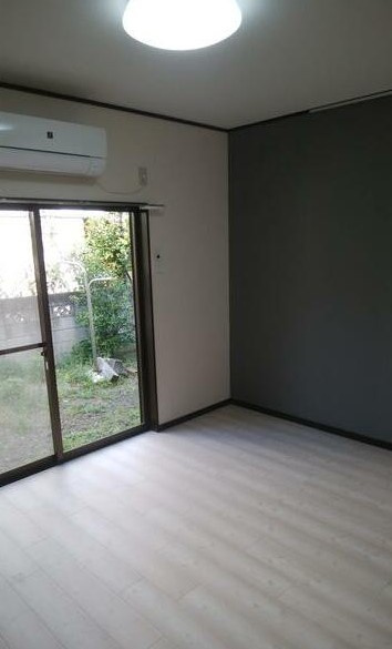 立川市羽衣町１丁目のアパートの居間・リビング