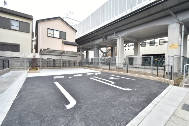 グランクレスタ　シェルの駐車場