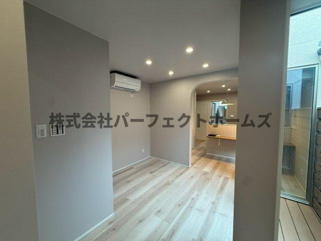 須山町戸建　賃貸の居間・リビング|使いやすい居間です