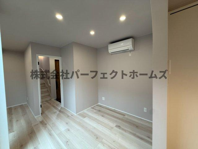 須山町戸建　賃貸の居間・リビング|使いやすい居間です