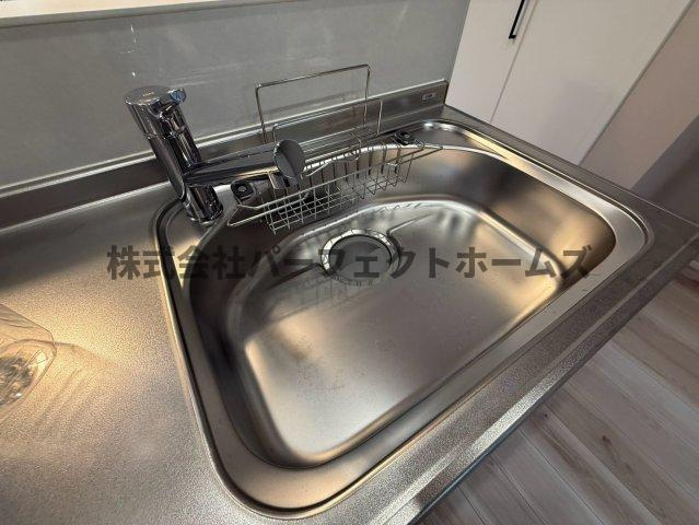 須山町戸建　賃貸のキッチン|コンパクトなキッチンで掃除もラクラク
