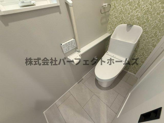 須山町戸建　賃貸のトイレ|ゆったりとした空間のトイレです
