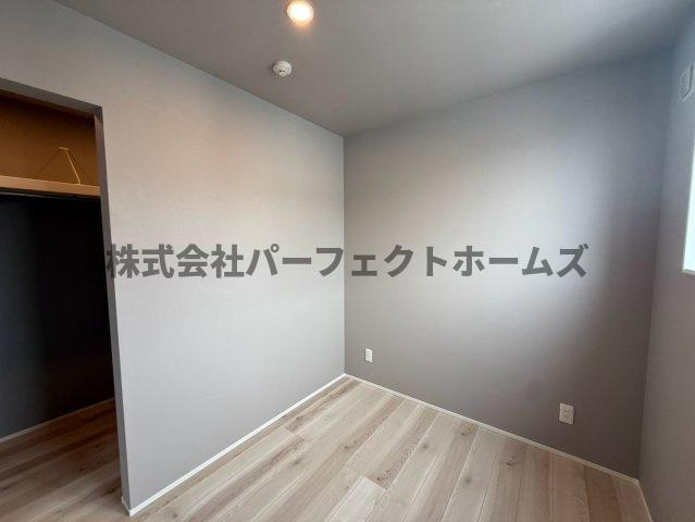 須山町戸建　賃貸の洋室|明るい洋室です