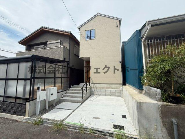 須山町戸建　賃貸の駐車場|駐車場があるので、車を買う予定の方も安心です