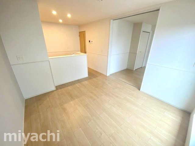 ナイトBの居間・リビング