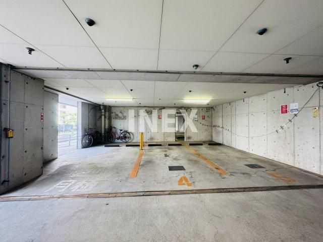 リブステージ横浜の駐車場
