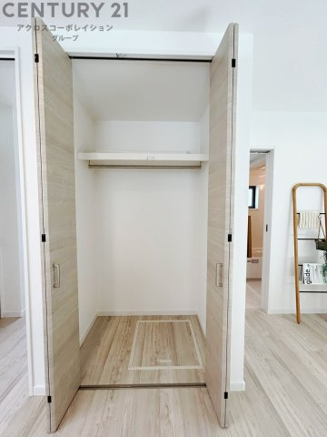 衣類やアクセサリー、小物類の収納が便利で整理整頓がしやすく、部屋の美観を保ちつつ、スペースを最大限に活用できます。衣服のしわやダメージを防ぎ、長持ちさせることができます。