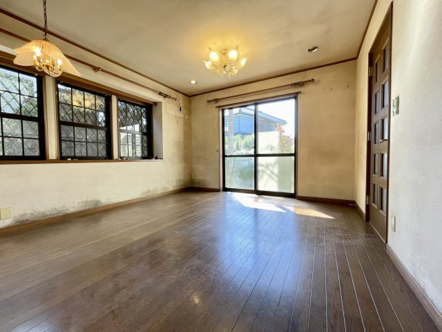 【居間・リビング】 | 幸手市大字外国府間　中古戸建