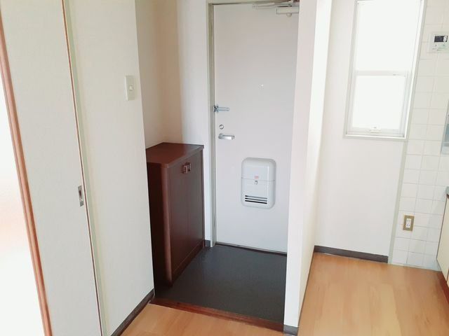 グリーンアイランドＡの玄関|明るい玄関です