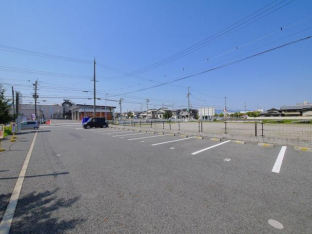 レオパレスシュークル　大和桜井の駐車場|駐車場があります