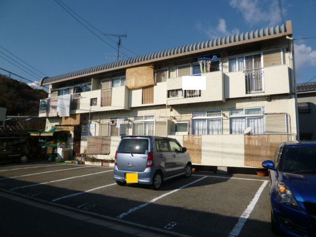 ハイツ山岡の外観