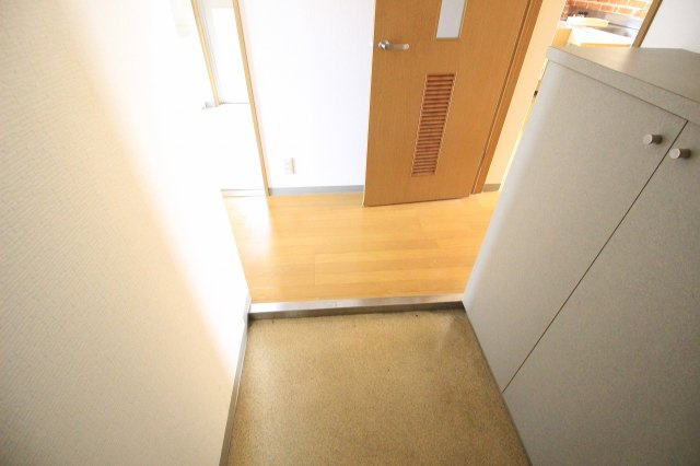 アルビオ福成の玄関
