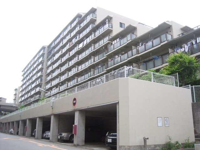 【外観】 | 朝日プラザ武蔵野マーテルヒルズ参番館　(志木本店) | 総戸数378戸のビッグコミュニティ！
スケール感のある大規模マンションならではの安心感があります。