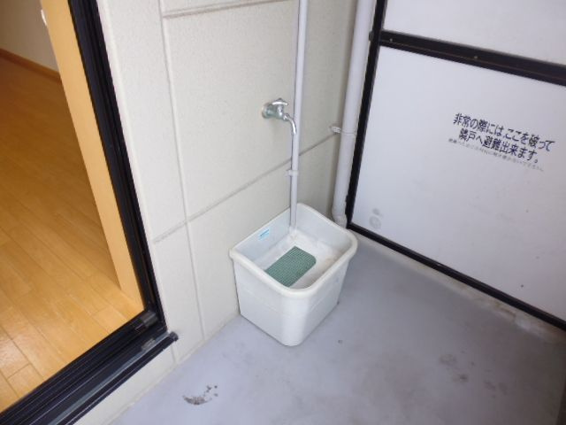 博愛館のバルコニー|水栓