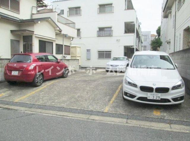 Baseの駐車場