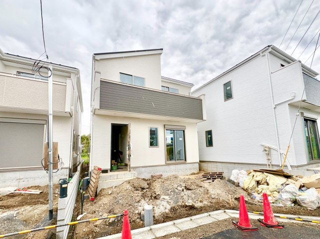 《仲介手数料半額》所沢市山口22期　2号棟の前面道路含む現地写真