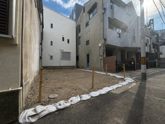 東住吉区北田辺5丁目の前面道路含む現地写真|前面道路から現地を撮影。周辺は住宅が建ち並ぶ落ち着いた住環境です。建築プランもご検討いただけます。