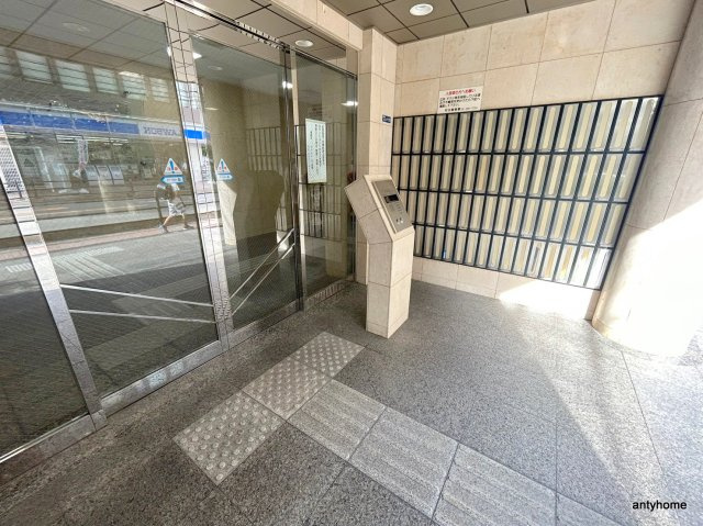 ラファイン江坂　仲介手数料無料のエントランス