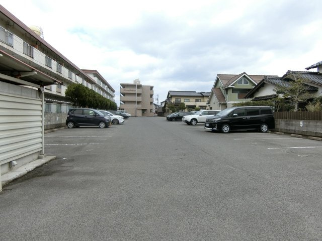 ハーモニー旗ヶ崎の駐車場