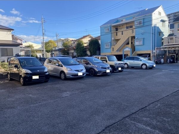 ハイツかなれの駐車場