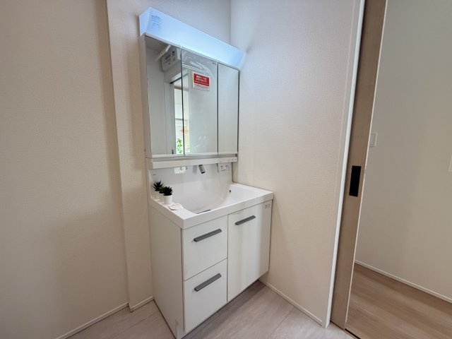 那覇市具志　限定1棟の独立洗面台|※同施工会社写真です