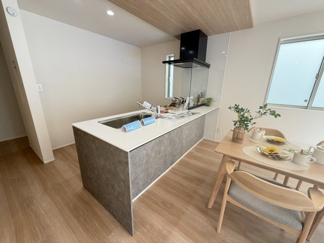 那覇市具志　限定1棟のキッチン|※同施工会社写真です