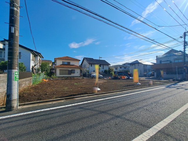 【外観】 | 練馬区大泉学園町5丁目　新築一戸建住宅　全5棟　(保谷店) | 前面道路の幅員は5.4ｍと広々としており開放的です。
