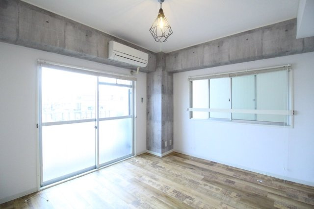 マンション神楽坂の洋室