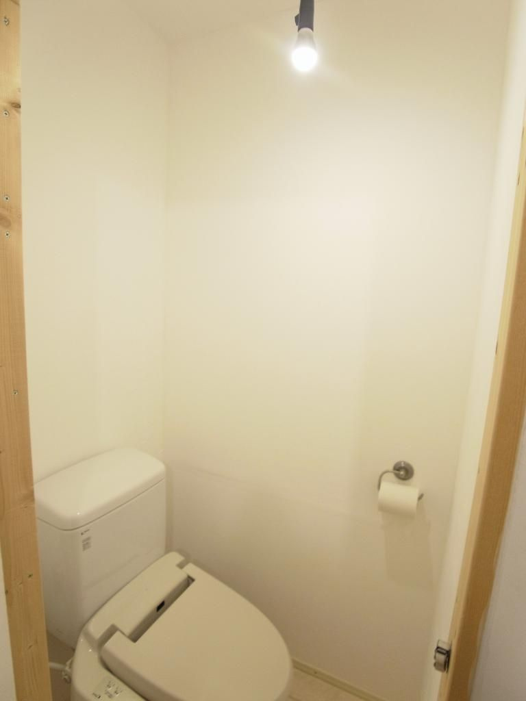 Ｒビルのトイレ|落ち着いた色調のトイレです