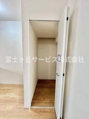 【収納】 | 浜松市中央区萩丘3丁目 新築一戸建て | リビング横の収納です