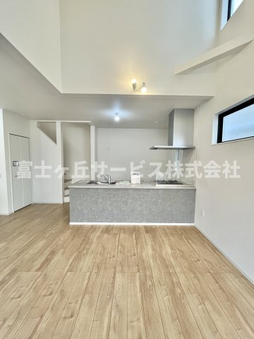 【キッチン】 | 浜松市中央区萩丘3丁目 新築一戸建て | 前から見たキッチンです