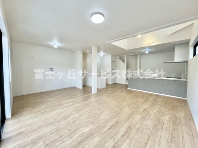 【居間・リビング】 | 浜松市中央区萩丘3丁目 新築一戸建て | リビングです
