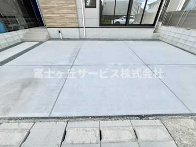 【駐車場】 | 浜松市中央区萩丘3丁目 新築一戸建て | ３台駐車可能です