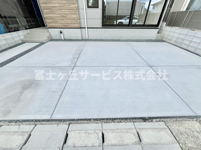 【駐車場】 | 浜松市中央区萩丘3丁目 新築一戸建て | ３台駐車可能です