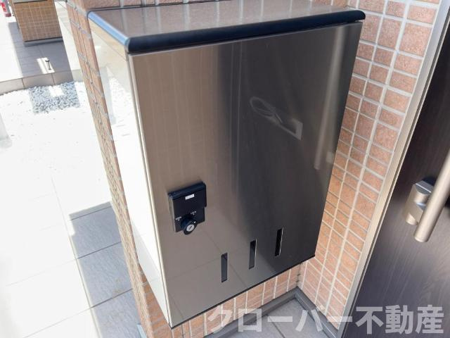 グランブルー百石の玄関|宅配BOX