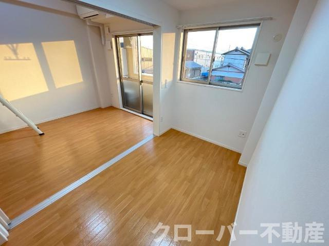 プティスール空港通りの内装|洋室