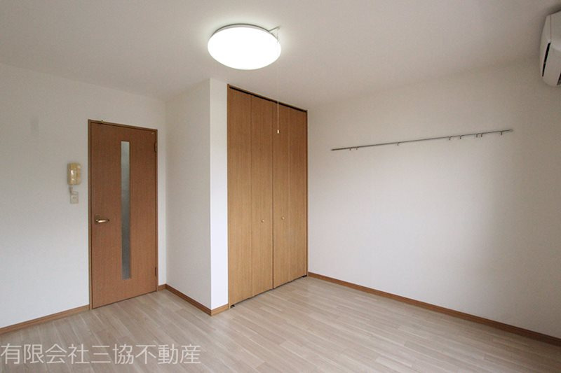 ウィンベルの寝室|洋室7.3帖　天高収納付き