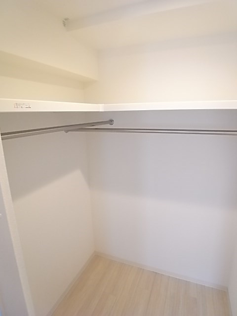 尼崎市東塚口町１丁目の賃貸マンションの収納