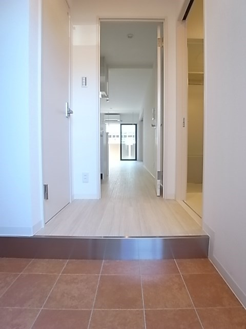尼崎市東塚口町１丁目の賃貸マンションの玄関