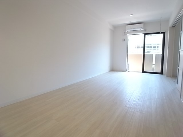 尼崎市東塚口町１丁目の賃貸マンションの居間・リビング